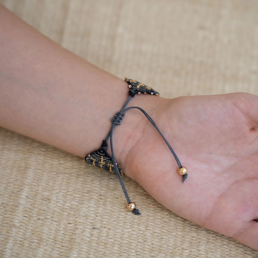Bracelete Sikar em Miçanga