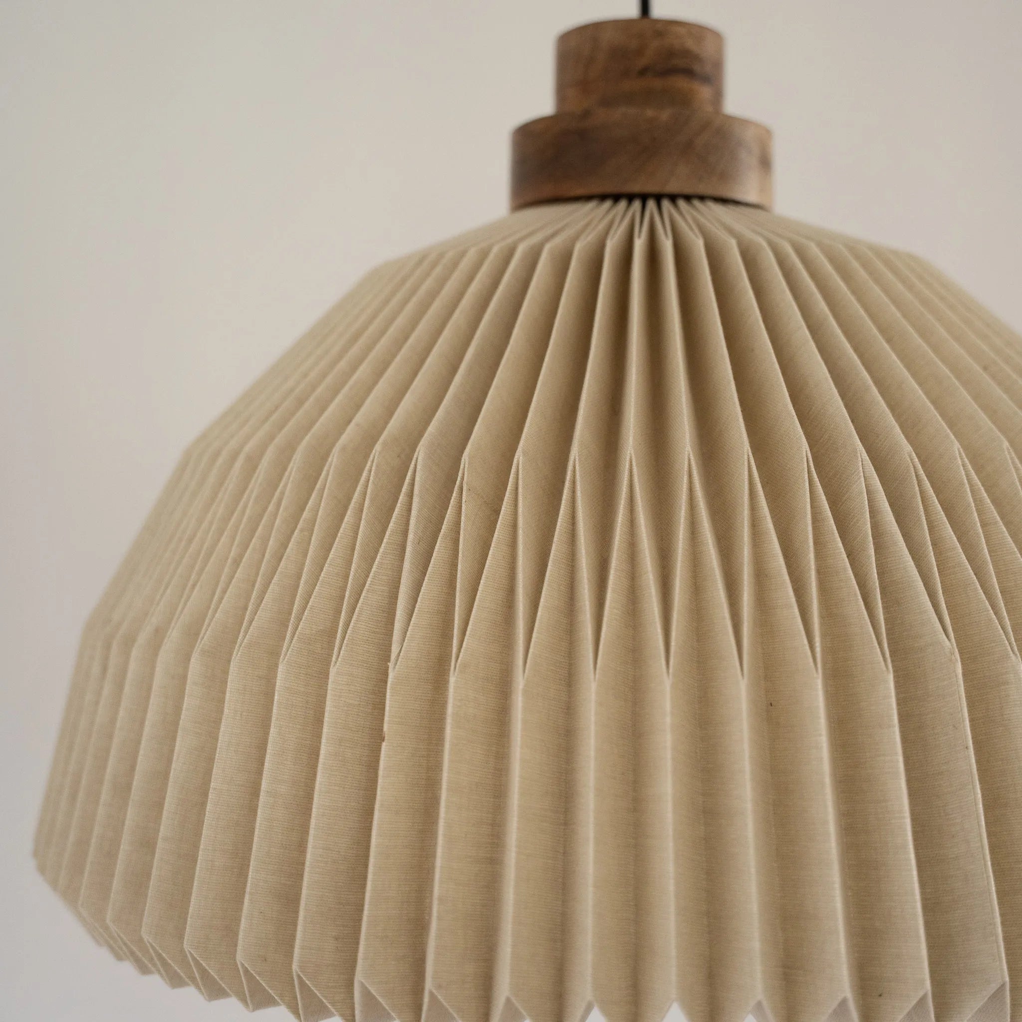 Luminária Pendente Sari Corrugada em Algodão